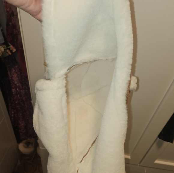 Winter toddler tan boots & winter hat - Picture 2 of 8